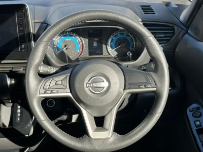 新型ルークス(ニッサン)ディーラ-試乗車 内外装写真