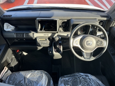 N-VAN(ホンダ)届出済未使用車 後席から見た前席