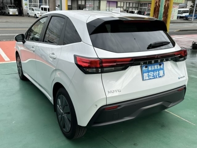 ノート(ニッサン)中古車 後方