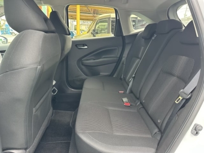 ノート(ニッサン)中古車 後席内装