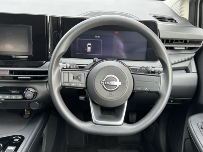 ノート(ニッサン)中古車 内外装写真