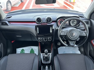 スイフトスポーツ(スズキ)中古車 後席から見た前席