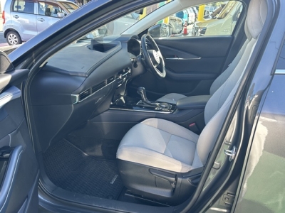 CX-30(マツダ)中古車 前席内装