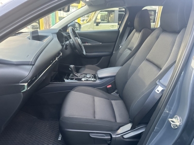 CX-30(マツダ)中古車 前席内装