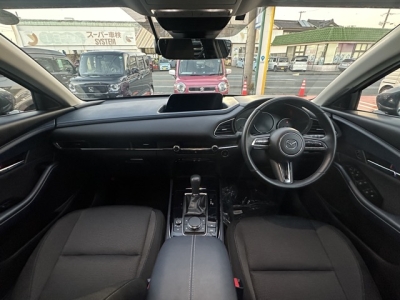 CX-30(マツダ)中古車 後席から見た前席