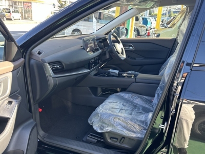 エクストレイル(ニッサン)登録済未使用車 前席内装