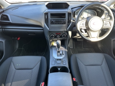 インプレッサスポーツ(スバル)中古車 後席から見た前席