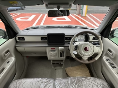 ラパンLC(スズキ)届出済未使用車 後席から見た前席