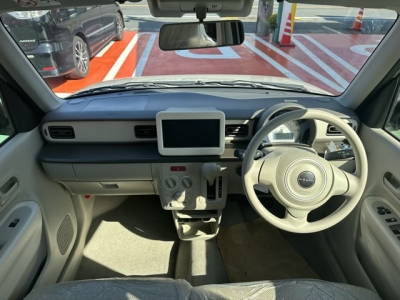 ラパン(スズキ)届出済未使用車 後席から見た前席