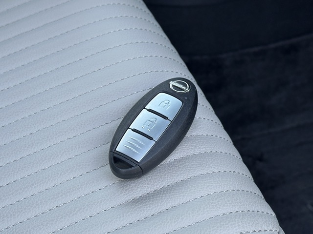 オーラ(ニッサン)ディーラ-試乗車 14