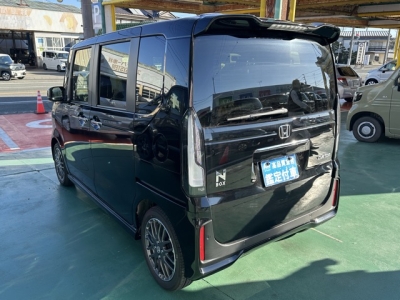 新型N-BOX(ホンダ)届出済未使用車 後方