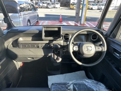 新型N-BOX(ホンダ)届出済未使用車 内外装写真他