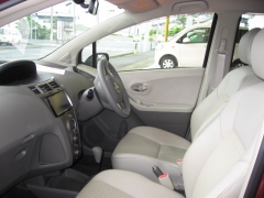 ヴィッツ(トヨタ)中古車 前席内装