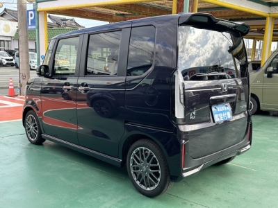 新型N-BOX(ホンダ)中古車 後方