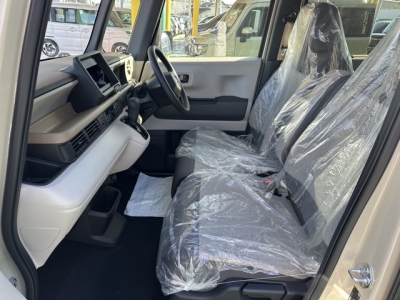 新型N-BOX(ホンダ)中古車 前席内装