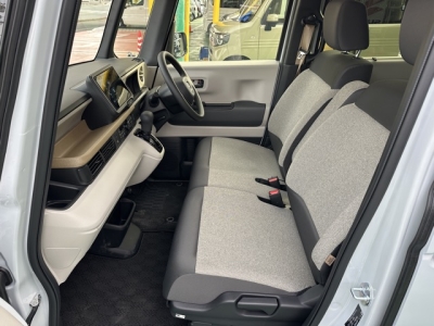 新型N-BOX(ホンダ)中古車 前席内装