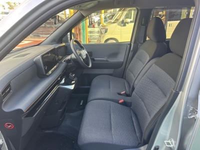 サクラ(ニッサン)中古車 前席内装