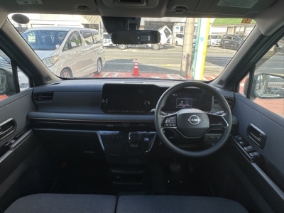 サクラ(ニッサン)中古車 後席から見た前席