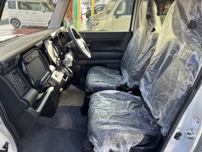 ハスラー(スズキ)届出済未使用車 前席内装
