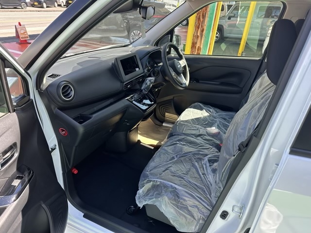デイズ(ニッサン)新車見本展示無 7