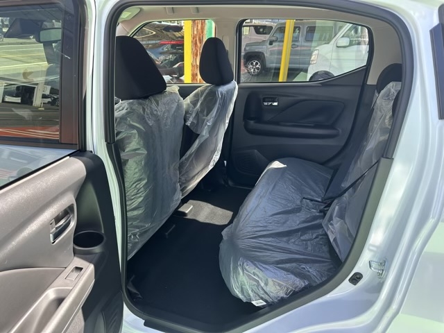 デイズ(ニッサン)新車見本展示無 8