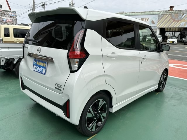 デイズ(ニッサン)新車見本展示無 11