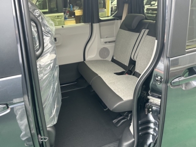 新型N-BOX(ホンダ)届出済未使用車 後席内装