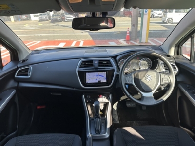 SX4(スズキ)中古車 後席から見た前席