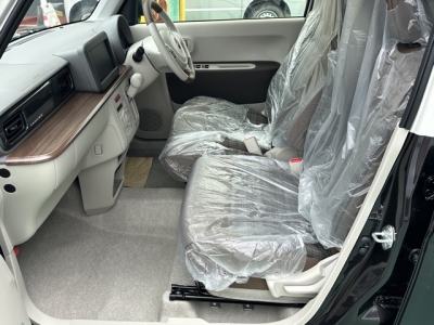 ラパンLC(スズキ)届出済未使用車 前席内装