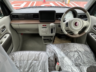 ラパンLC(スズキ)届出済未使用車 後席から見た前席