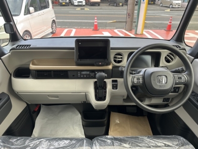 新型N-BOX(ホンダ)届出済未使用車 内外装写真他