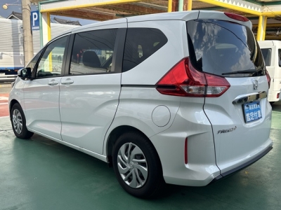 フリード+(ホンダ)登録済未使用車 後方