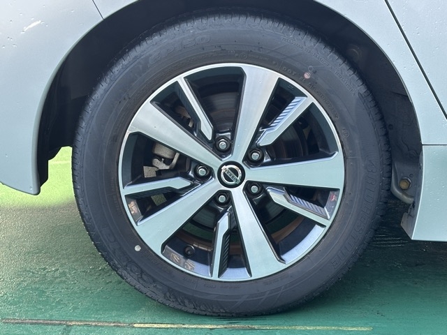 リーフ(ニッサン)中古車 11