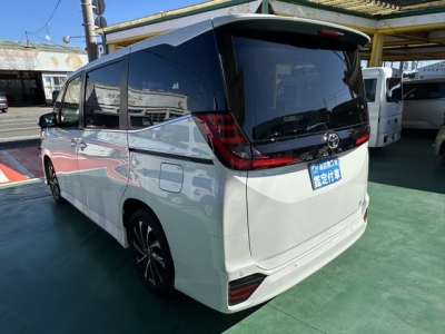 ノア(トヨタ)登録済未使用車 後方