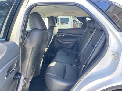CX-30(マツダ)中古車 後席内装