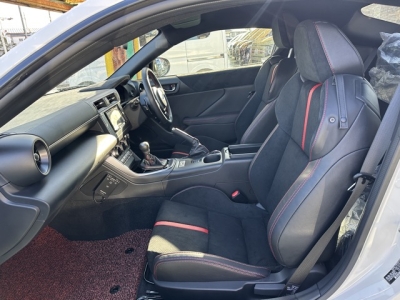 BRZ(スバル)中古車 前席内装
