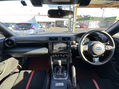 BRZ(スバル)中古車 後席から見た前席