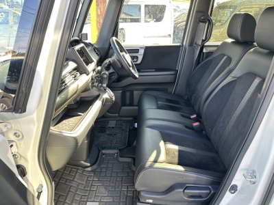 N-BOXカスタム(ホンダ)中古車 前席内装