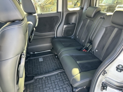 N-BOXカスタム(ホンダ)中古車 後席内装