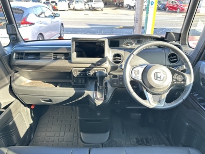N-BOXカスタム(ホンダ)中古車 内外装写真他