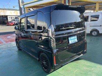 N-BOXカスタム(ホンダ)中古車 後席内装