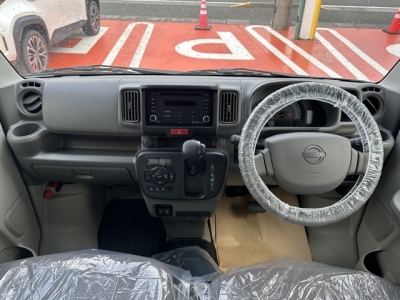 エブリイバンのOEM(スズキ)中古車 後席から見た前席