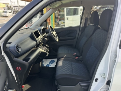 デイズ(ニッサン)中古車 前席内装