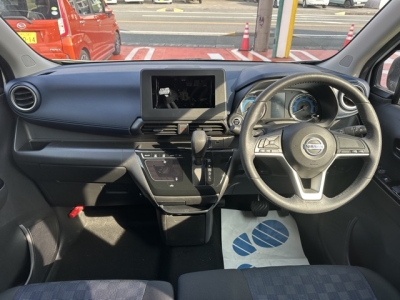 デイズ(ニッサン)中古車 後席から見た前席