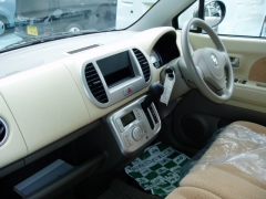 モコ(ニッサン)中古車 前席内装