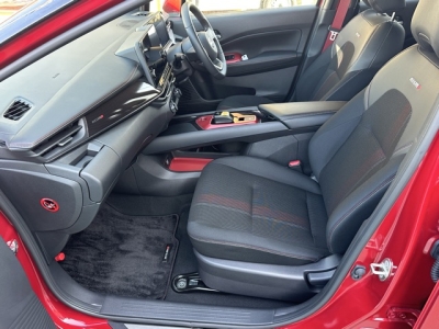 オーラ(ニッサン)中古車 前席内装