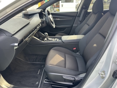 MAZDA3 ファストバック(マツダ)中古車 前席内装