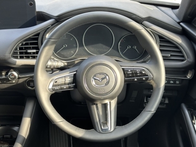MAZDA3 ファストバック(マツダ)中古車 内外装写真