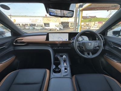 クラウンクロスオーバー(トヨタ)中古車 後席から見た前席