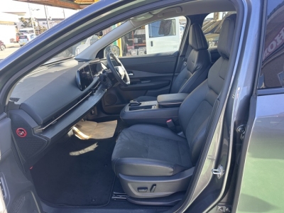 アリア(ニッサン)中古車 前席内装